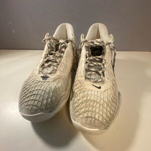 Nike Cosmic Unity 2 Basketball Shoes Size 11.5